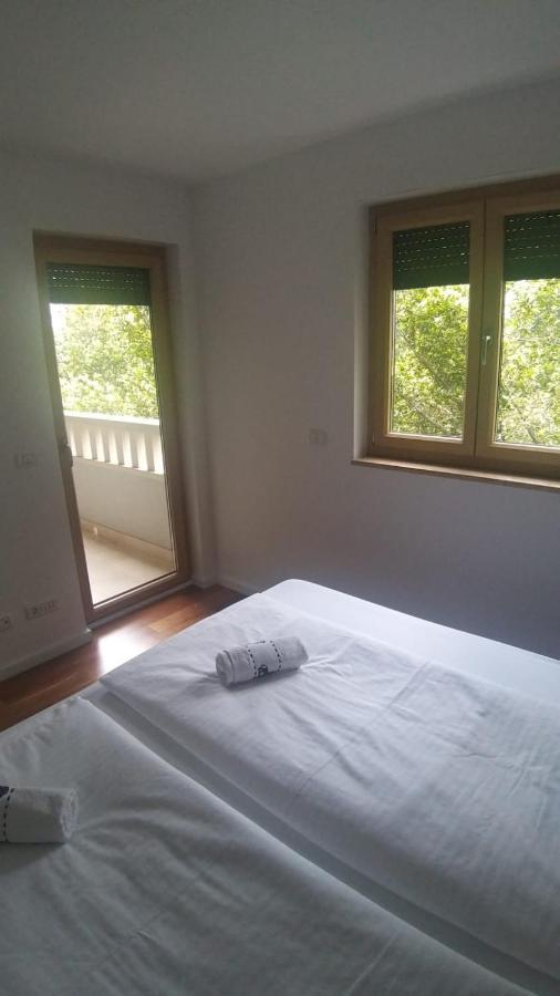 Apartma Larita *